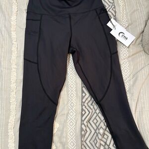 NWT Zyia Capri-length Leggings Sz 6-8
